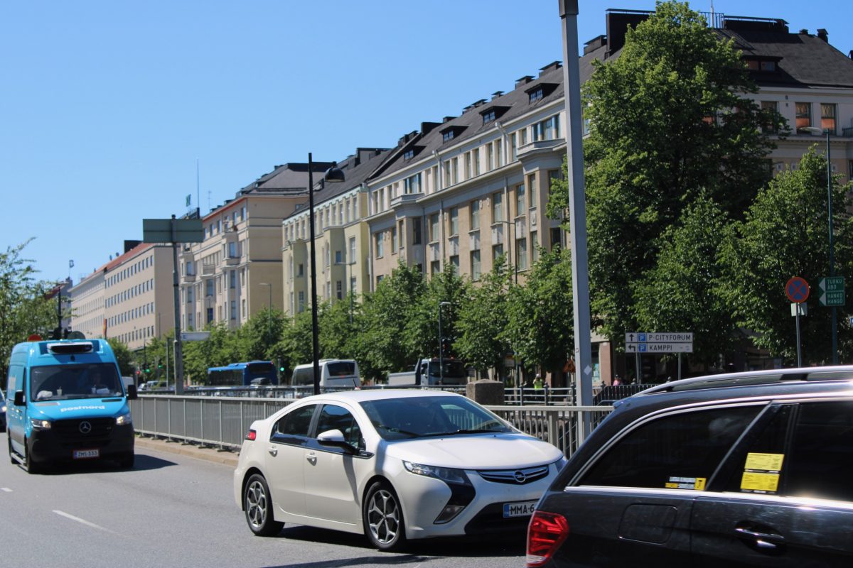 katunäkymä Helsinki kerrostalo