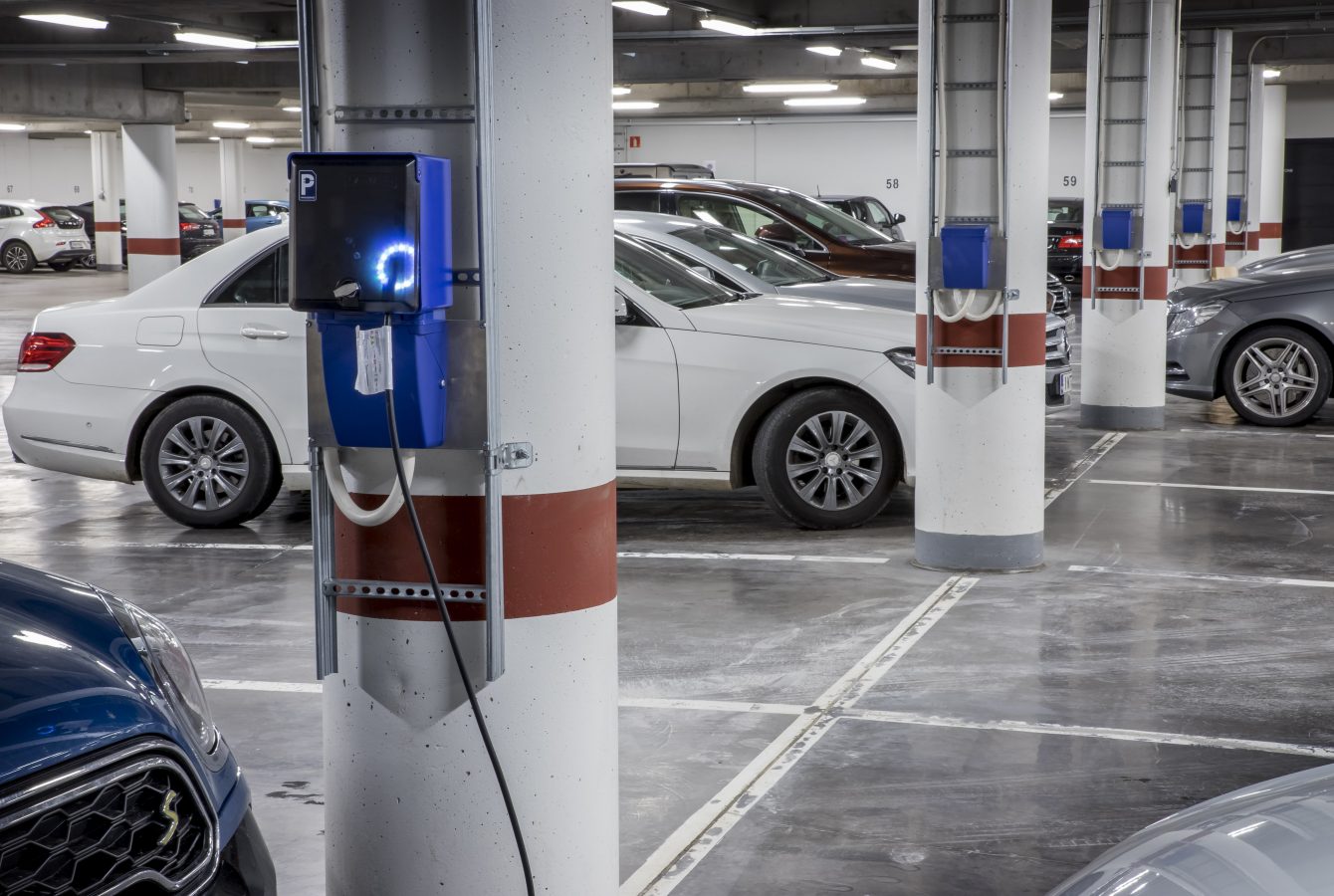 sähköauto lataus latauspiste